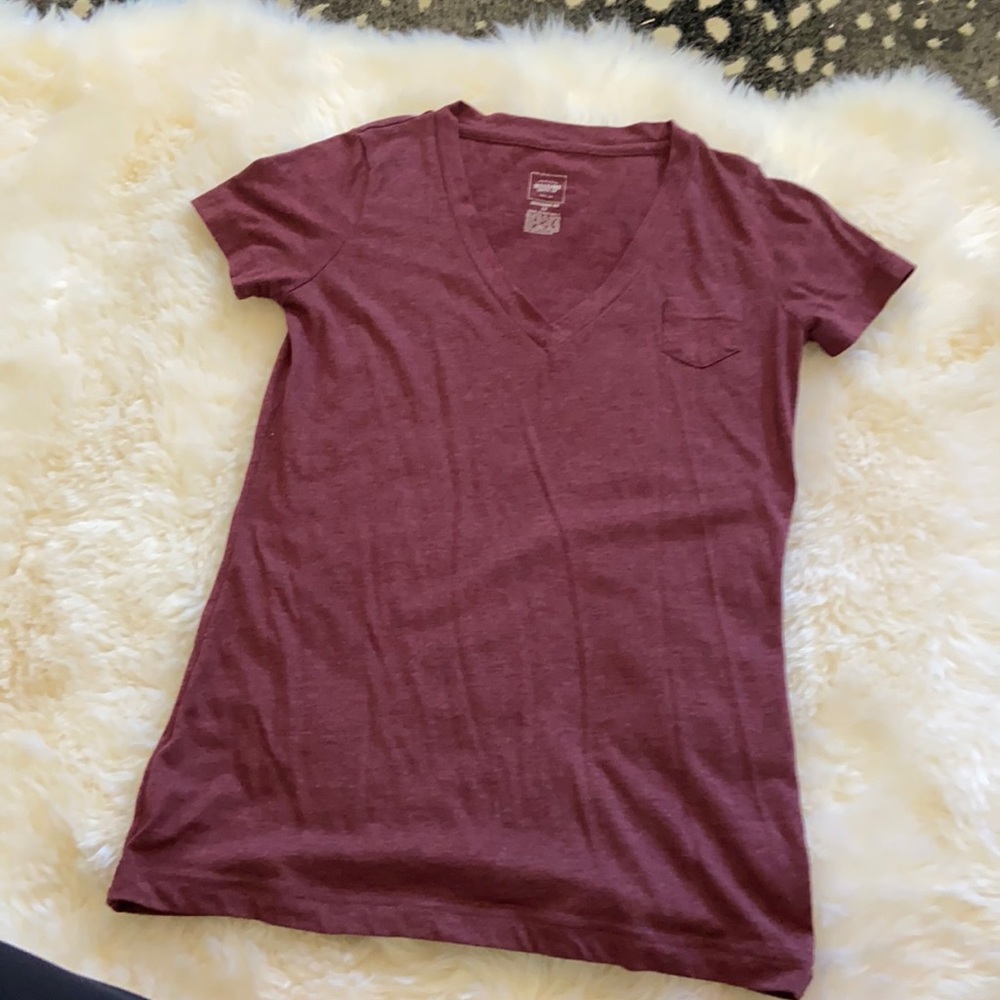 Mossimo v neck tshirt